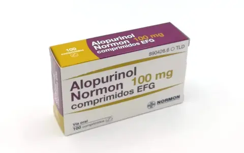 Caja de Alopurinol Normon 100 mg, 100 comprimidos. Medicamento para tratar la gota y otras afecciones, útil también para perros.